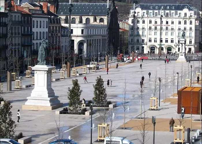 Lumineux Place De Jaude